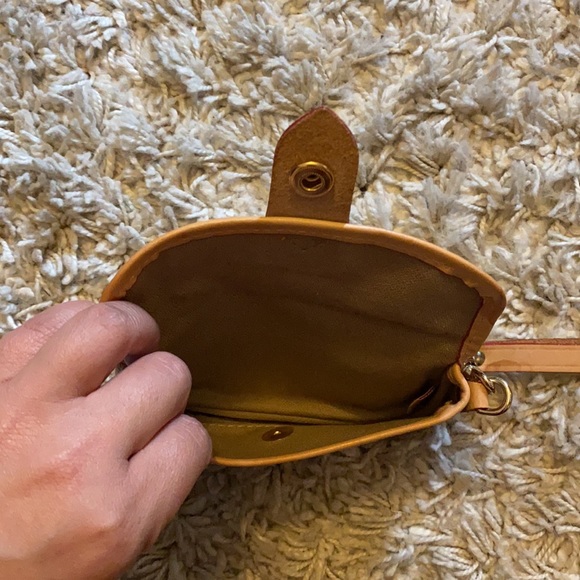 Authentic Dooney & Bourke Wristlet - Picture 5 of 8